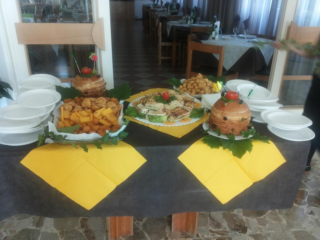 Hotel Sorriso San Mauro Mare Bagian luar foto